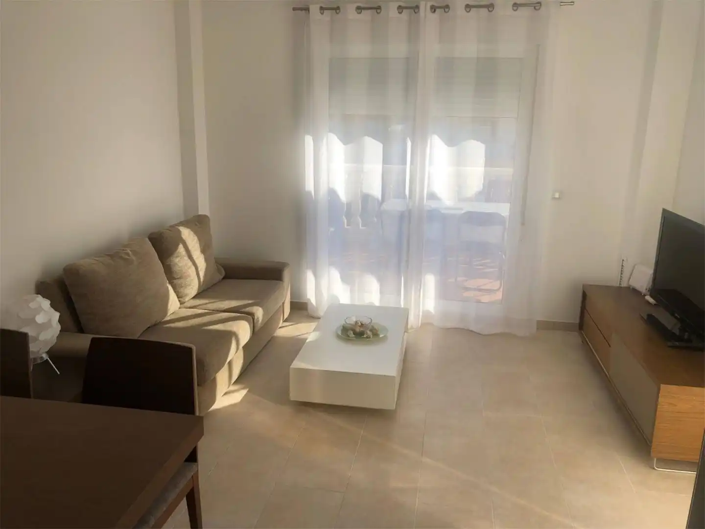 Piso de alquiler en Calle de Beniarjó, 19, Oliva Playa Sala de estar de Piso de alquiler en Oliva con Aire acondicionado, Piscina y Amueblado