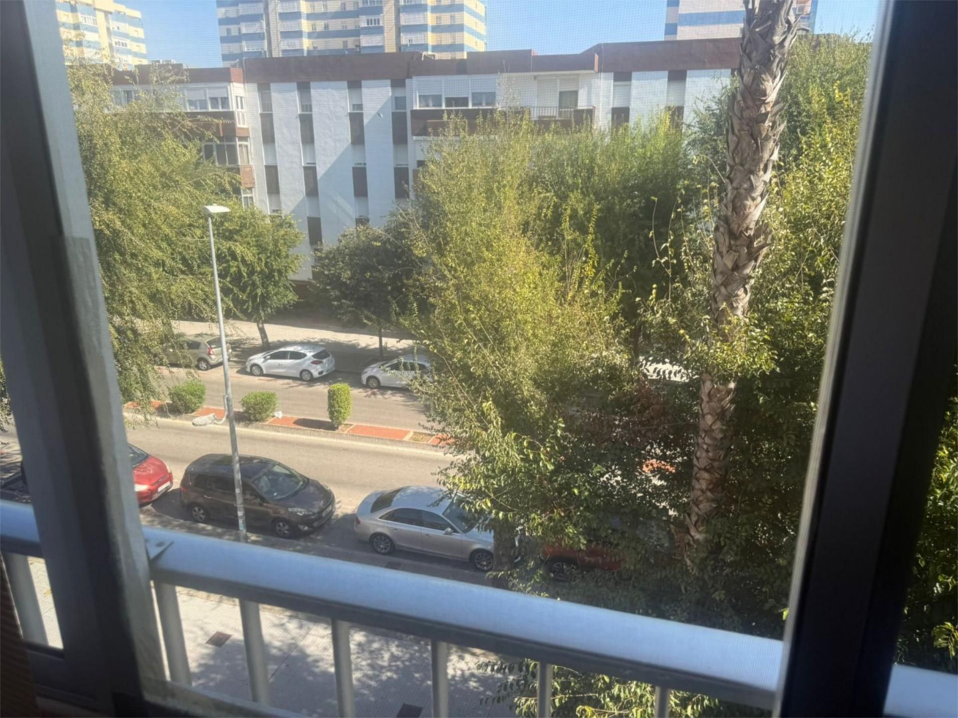 Pis en venda a Avenida Guadalquivir, 5, Astilleros - La Paz - Loreto - El Corte Inglés Vista exterior de Pis en venda en Cádiz Capital amb Aire condicionat, Calefacció i Terrassa