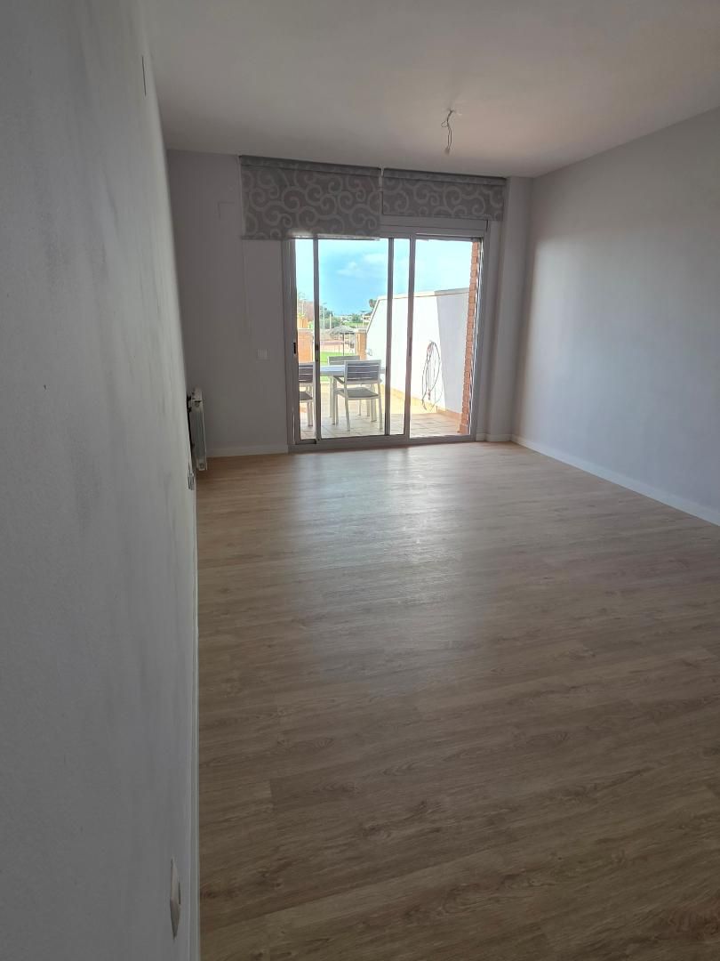 Pis de lloguer a Passatge Riu Ebre, 6, Les Salines - Pla de Sant Pere Dormitori de Pis de lloguer en Cubelles amb Aire condicionat, Calefacció i Parquet