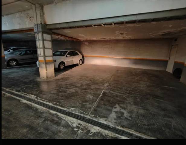 Garaje en Alquiler en Avenida de la Cruz del Campo, 31C en Barrio del Nervión