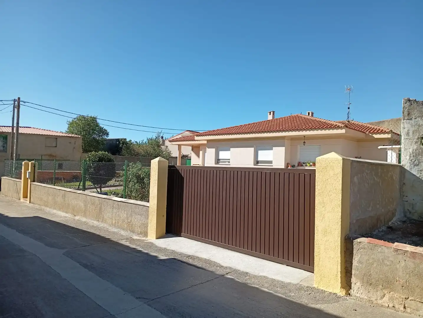 Casa o chalet en venta en Calle Villalube, 13, Pozoantiguo Vista exterior de Casa o chalet en venta en Pozoantiguo con Calefacción, Jardín privado y Terraza