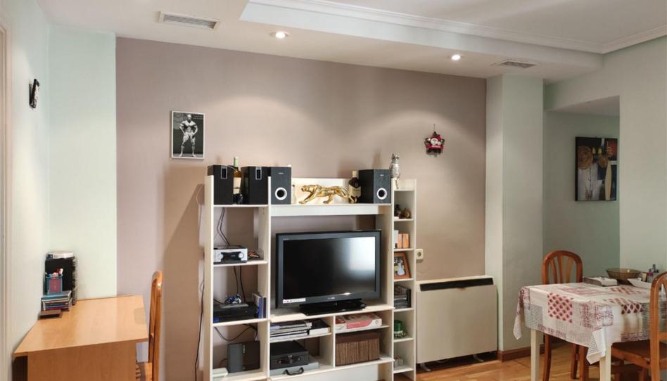 Flat to share in Calle de Cuevas, 21, Valdeacederas, Madrid - image 1 Photo 1 of Flat to share in Calle de Cuevas, 21, Valdeacederas, Madrid