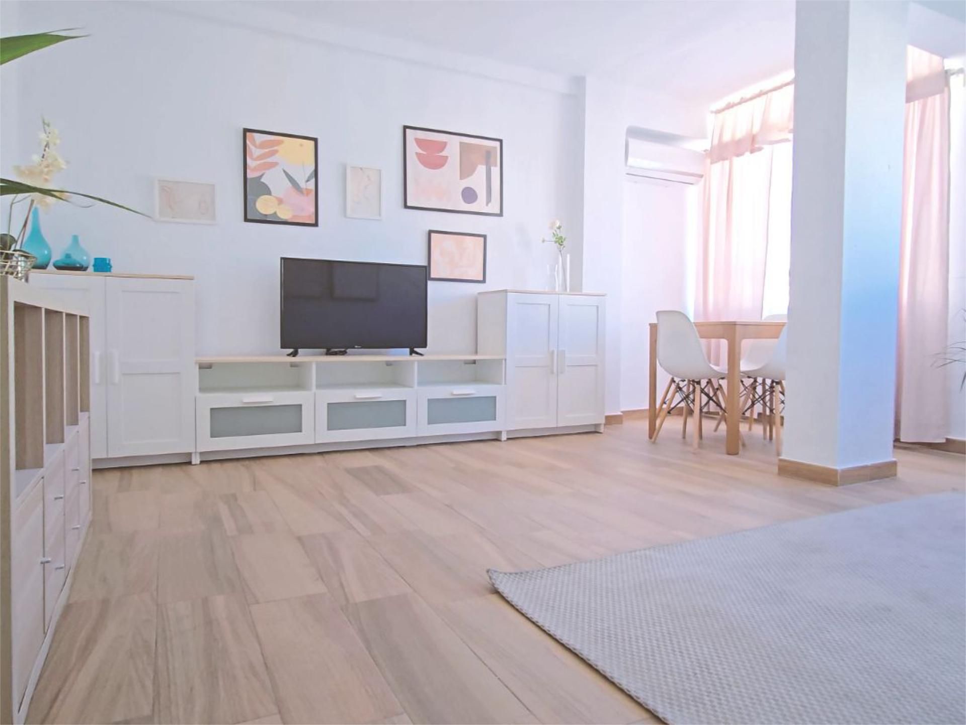 Piso en venta en Calle Juan Antonio Tercero, 3, Parque Victoria Eugenia Sala de estar de Piso en venta en Málaga Capital con Aire acondicionado