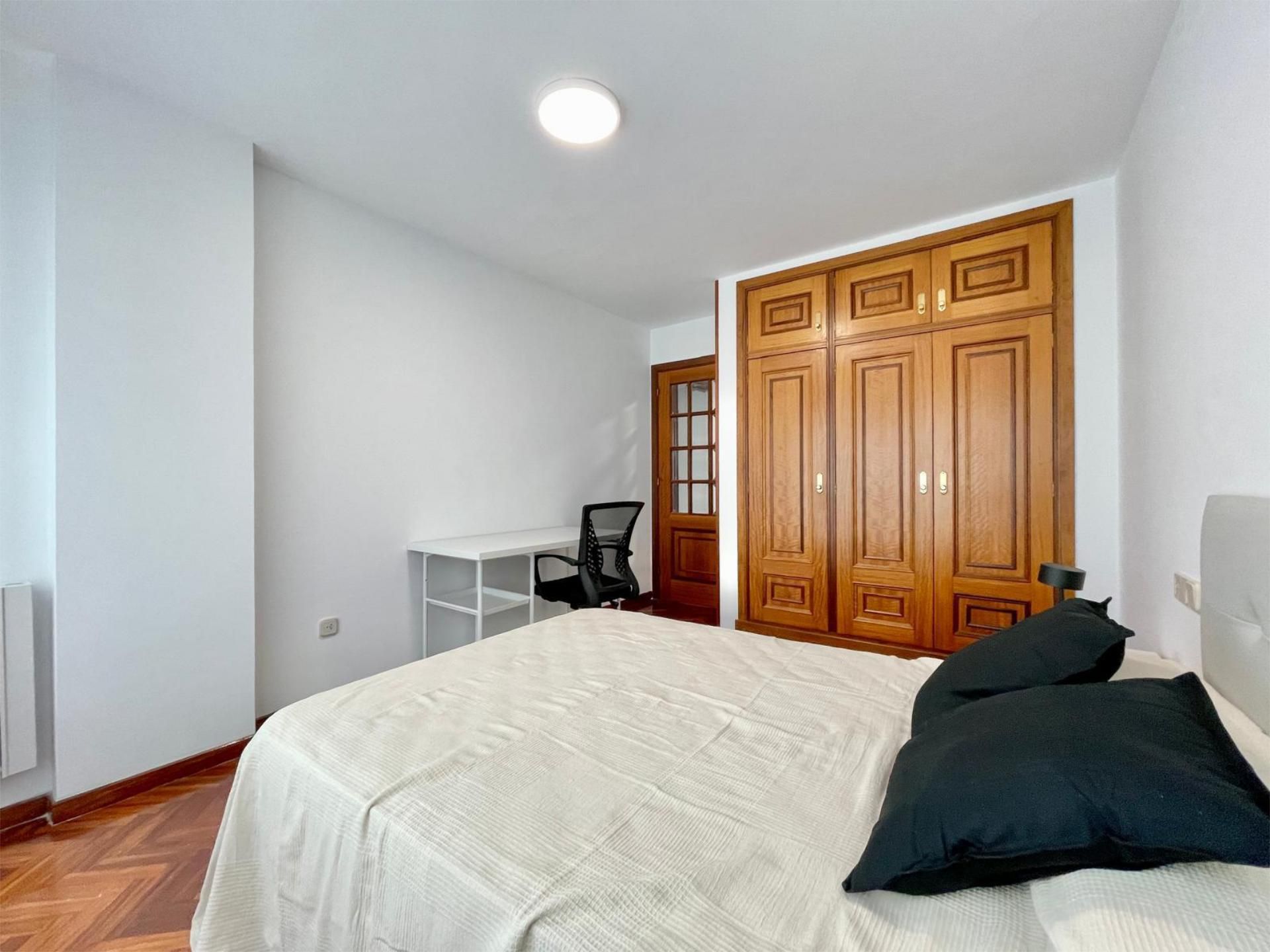 Flat to share in Rúa Federico Tapia, Ensanche Bedroom of Flat to share in A Coruña Capital   with Furnished
