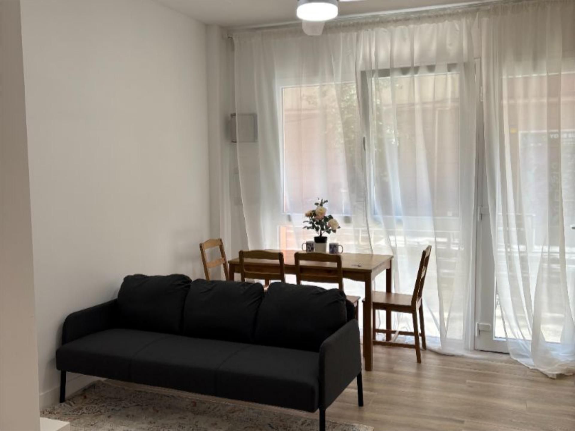Local en venda a Carrer del Cadí, 35, El Turó de la Peira Sala d'estar de Local en venda en  Barcelona Capital amb Aire condicionat i Moblat