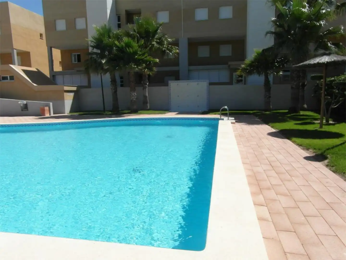 Schwimmbecken von Wohnung zum Verkauf in Xeraco mit Klimaanlage, Terrasse und Schwimmbad