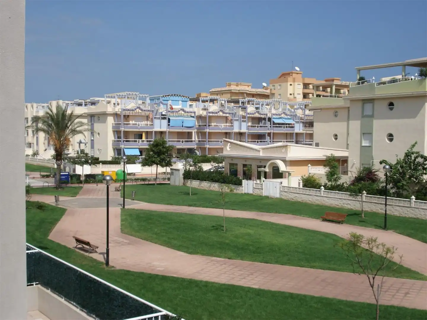 Außenansicht von Wohnung zum Verkauf in Xeraco mit Klimaanlage, Terrasse und Schwimmbad