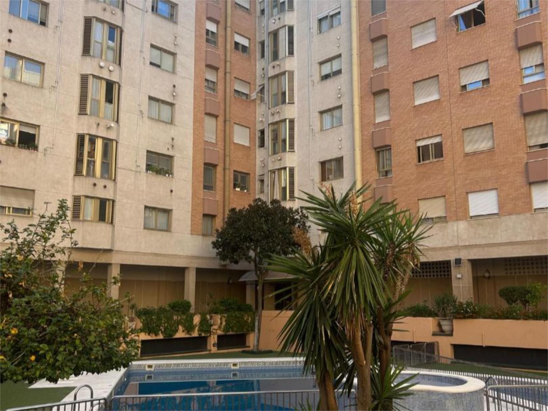 Piso en venta en Calle Camilo José Cela, 5, La Buhaira Vista exterior de Piso en venta en  Sevilla Capital con Aire acondicionado y Piscina