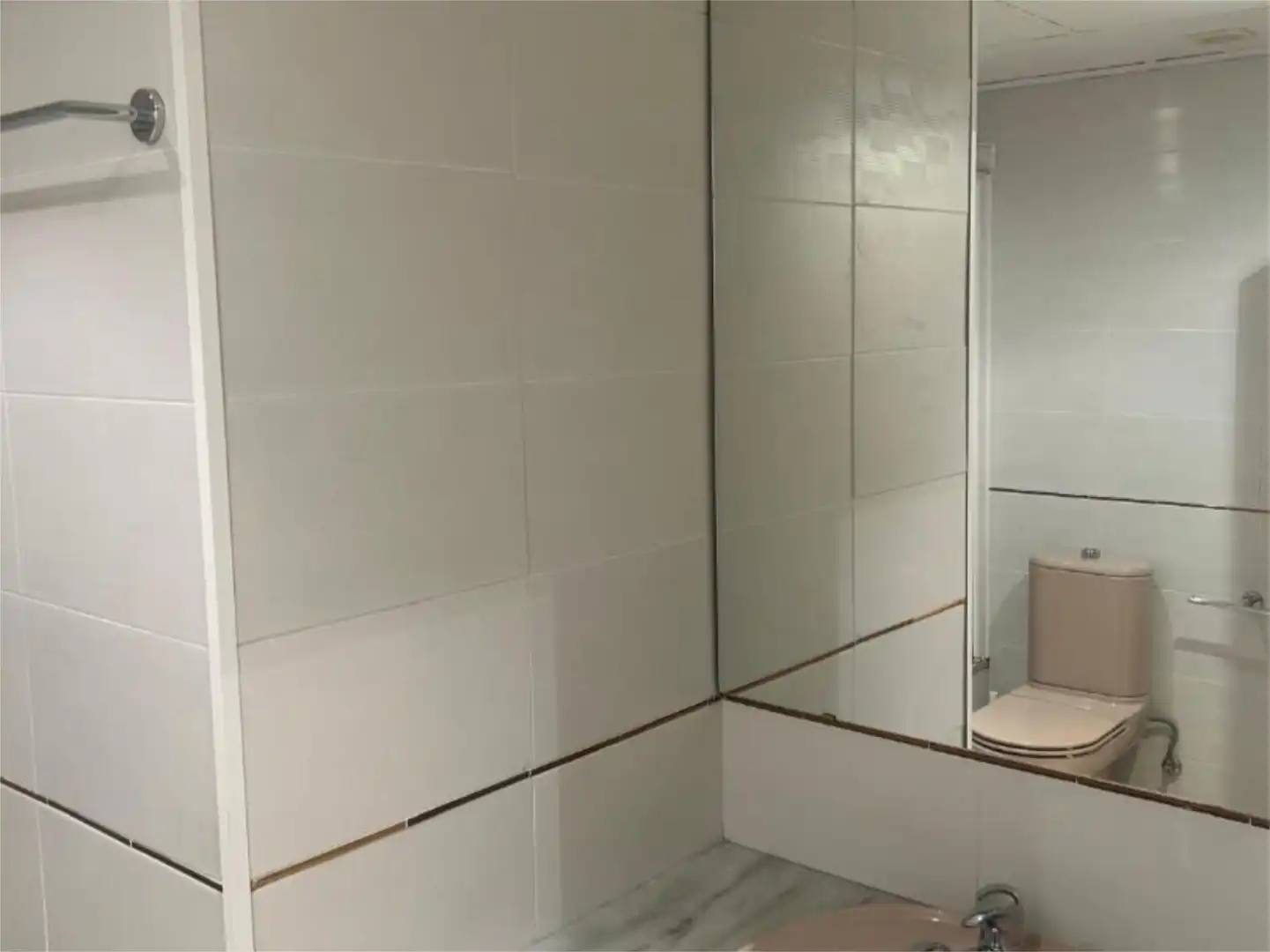 Bathroom of Flat for sale in Sevilla  with Air Conditioner, Private garden and Swimming Pool