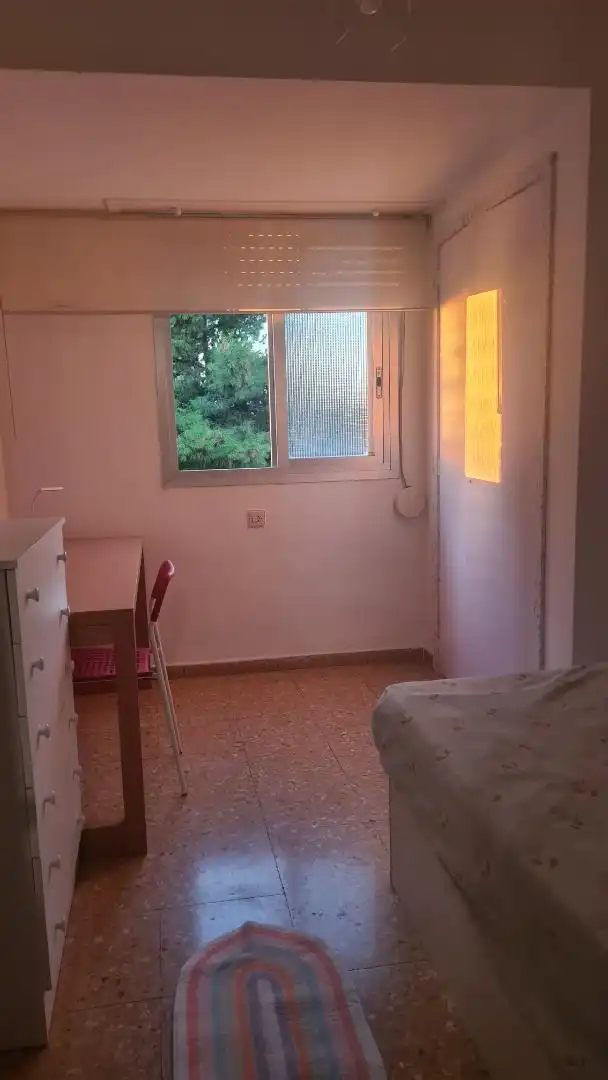 Habitación en Carrer de Paco Pierrà, 8, Na Rovella - Hermanos Maristas Habitación de Piso para compartir en Valencia con Aire acondicionado, Calefacción y Amueblado
