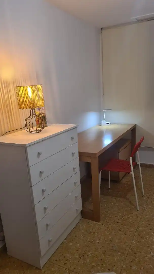 Habitación en Carrer de Paco Pierrà, 8, Na Rovella - Hermanos Maristas Habitación de Piso para compartir en Valencia con Aire acondicionado, Calefacción y Amueblado
