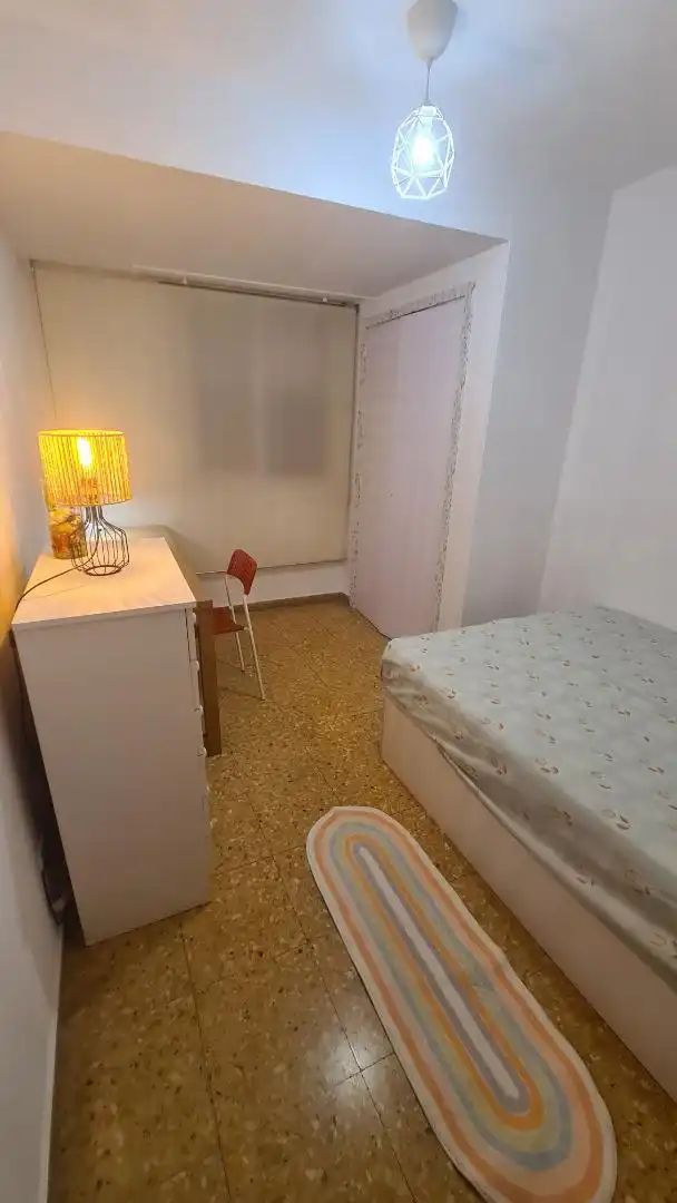 Habitación en Carrer de Paco Pierrà, 8, Na Rovella - Hermanos Maristas Habitación de Piso para compartir en Valencia con Aire acondicionado, Calefacción y Amueblado