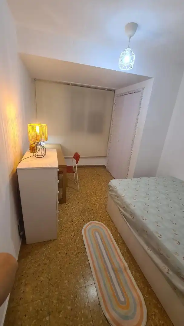 Habitación en Carrer de Paco Pierrà, 8, Na Rovella - Hermanos Maristas Habitación de Piso para compartir en Valencia con Aire acondicionado, Calefacción y Amueblado