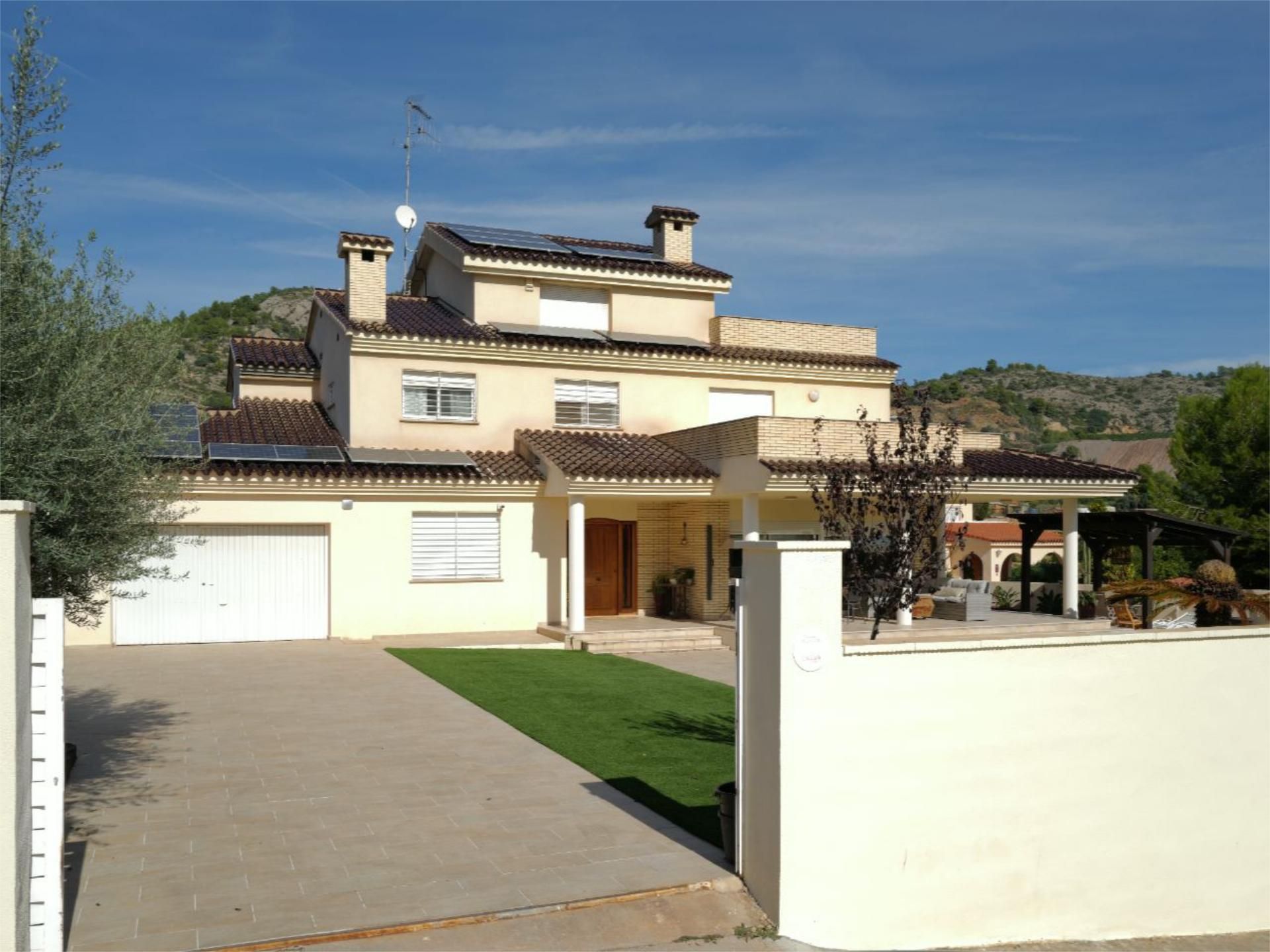 House or chalet for sale in Carrer de Miguel Hernandez (escritor), 2, Estadio Castalia Exterior view of House or chalet for sale in Castellón de la Plana / Castelló de la Plana with Air Conditioner, Terrace and Swimming Pool