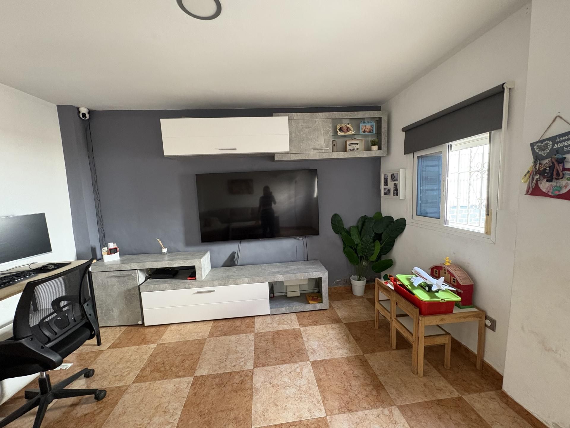 Living room of Flat for sale in  Sevilla Capital  with Air Conditioner and Terrace