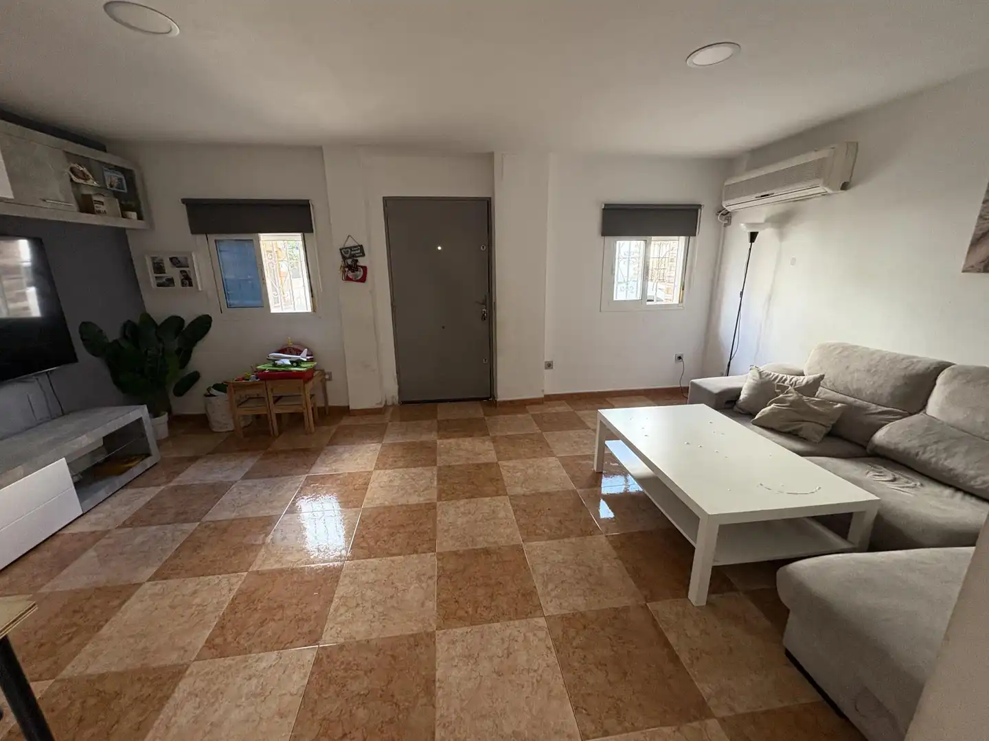Flat for sale in Sevilla  with Air Conditioner, Private garden and Terrace