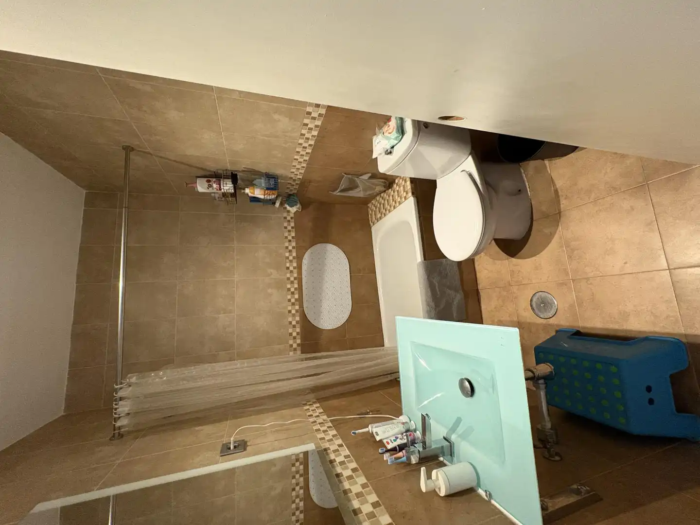Bathroom of Flat for sale in Sevilla  with Air Conditioner, Private garden and Terrace