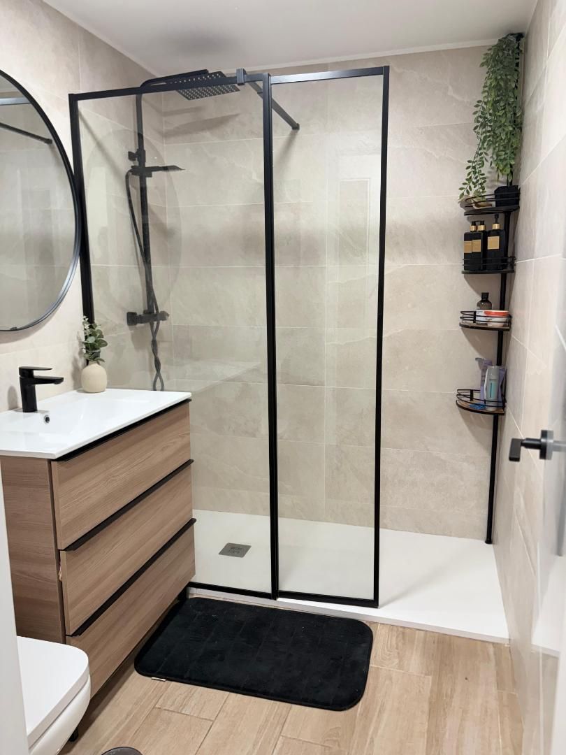 Flat for sale in Avenida de Adolfo Suárez, 38, Arco Norte - Avda. España Bathroom of Flat for sale in Dos Hermanas  with Air Conditioner, Terrace and Balcony