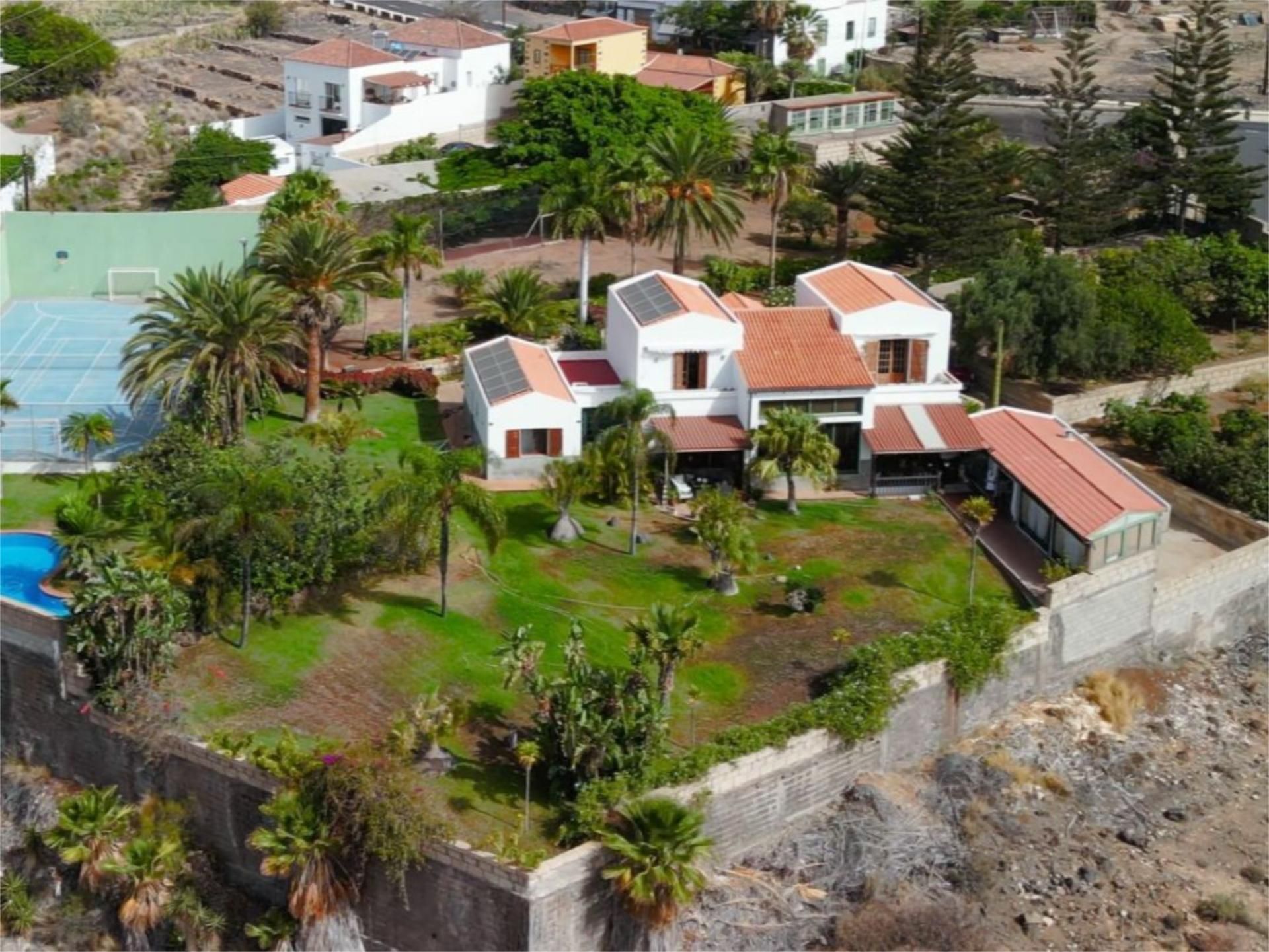 House or chalet for sale in Calle Centauro, 1, Araya Exterior view of House or chalet for sale in Candelaria with Air Conditioner, Private garden and Terrace