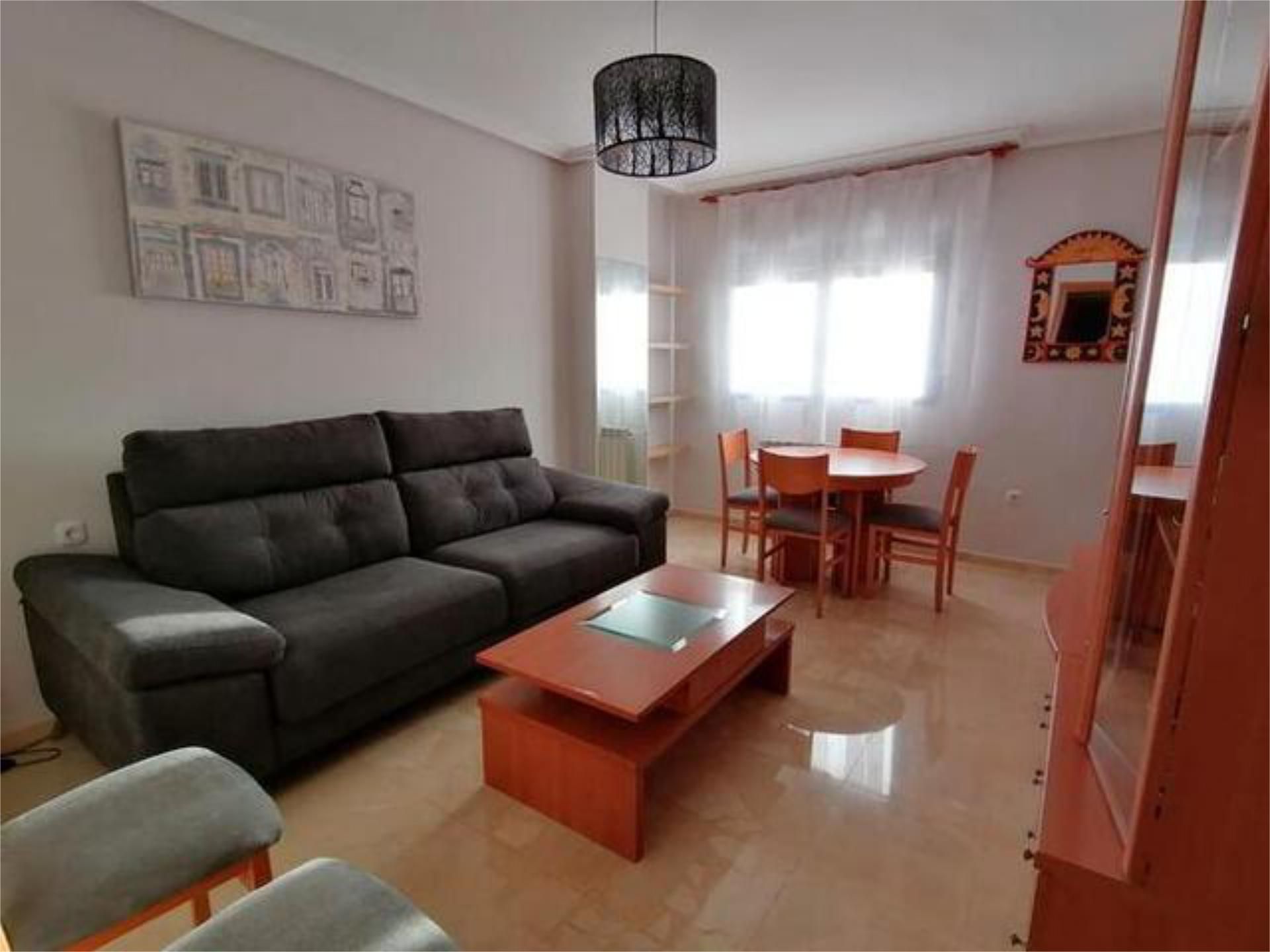 Apartament de lloguer a San Pedro Sala d'estar de Apartament de lloguer en  Albacete Capital amb Calefacció, Piscina i Moblat