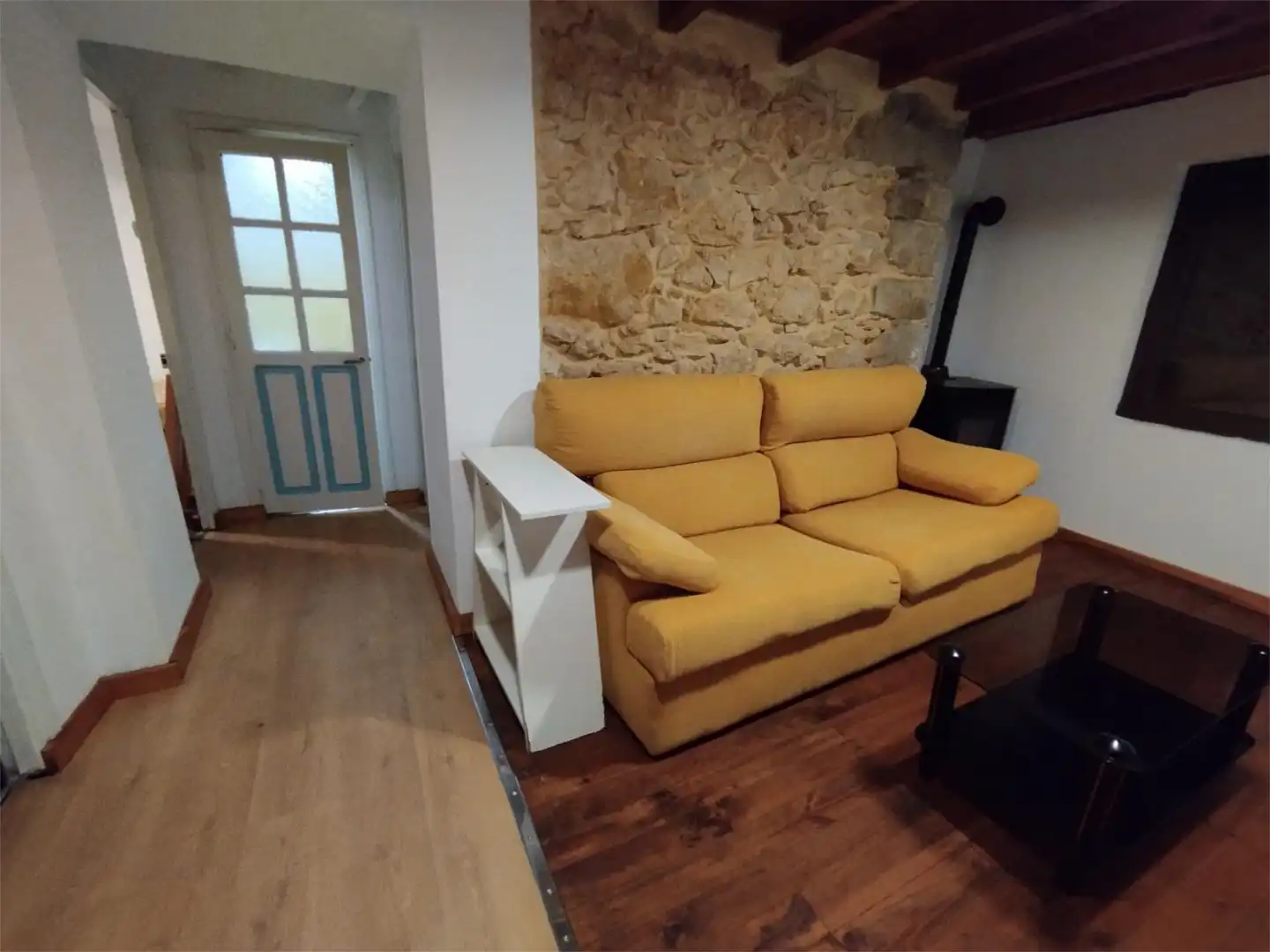 Habitació a Calle Castañera, 46, Parres Sala d'estar de Casa adosada per a compartir en Parres amb Calefacció, Jardí privat i Moblat