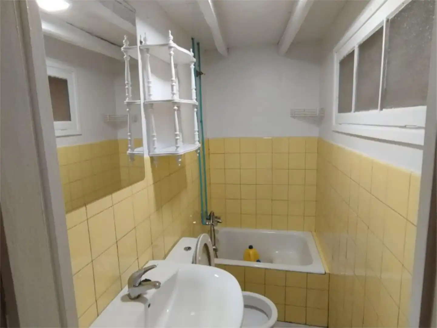 Habitació a Calle Castañera, 46, Parres Bany de Casa adosada per a compartir en Parres amb Calefacció, Jardí privat i Moblat