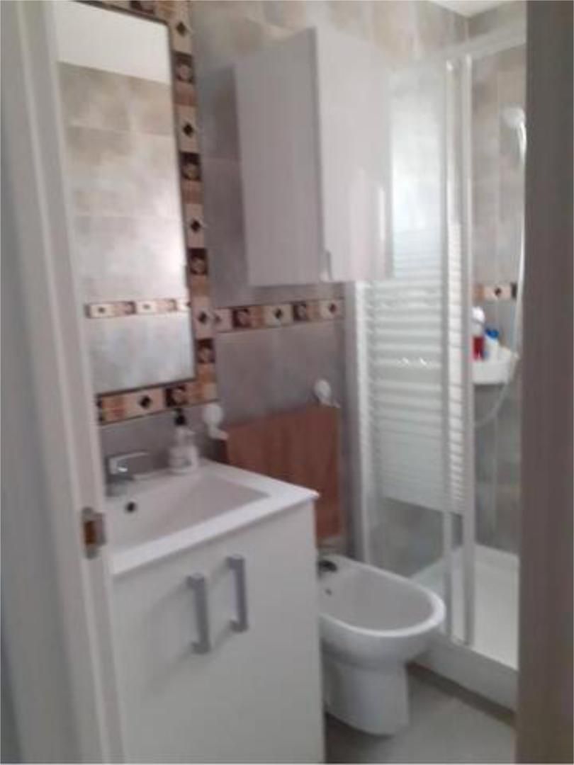 Piso de alquiler en Nuevo Parque - Los Rosales - Tráfico Pesado Baño de Piso de alquiler en  Huelva Capital con Amueblado