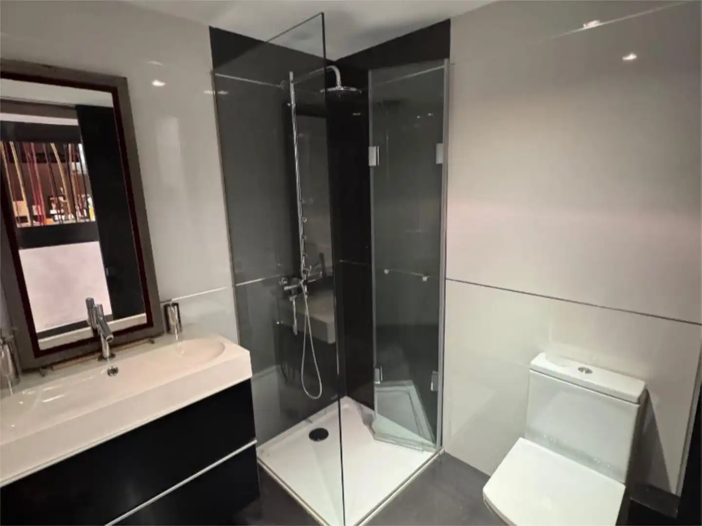 Flat for sale in Calle Duque de Medinaceli, 20, Centro - Casco Histórico Bathroom of Flat for sale in San Lorenzo de El Escorial with Air Conditioner