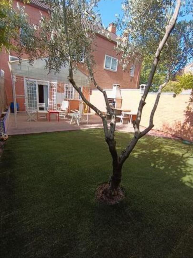 Casa adosada en venda a Valderas - Los Castillos Jardí de Casa adosada en venda en Alcorcón amb Calefacció, Jardí privat i Terrassa