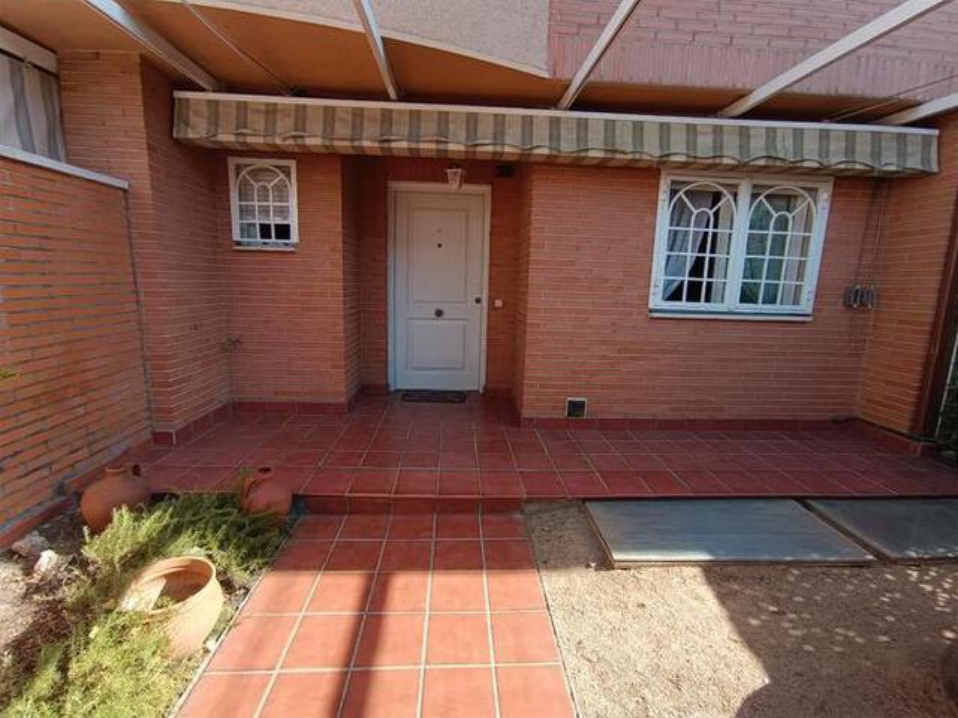 Single-family semi-detached for sale in Valderas - Los Castillos Garden of Single-family semi-detached for sale in Alcorcón with Heating, Private garden and Terrace