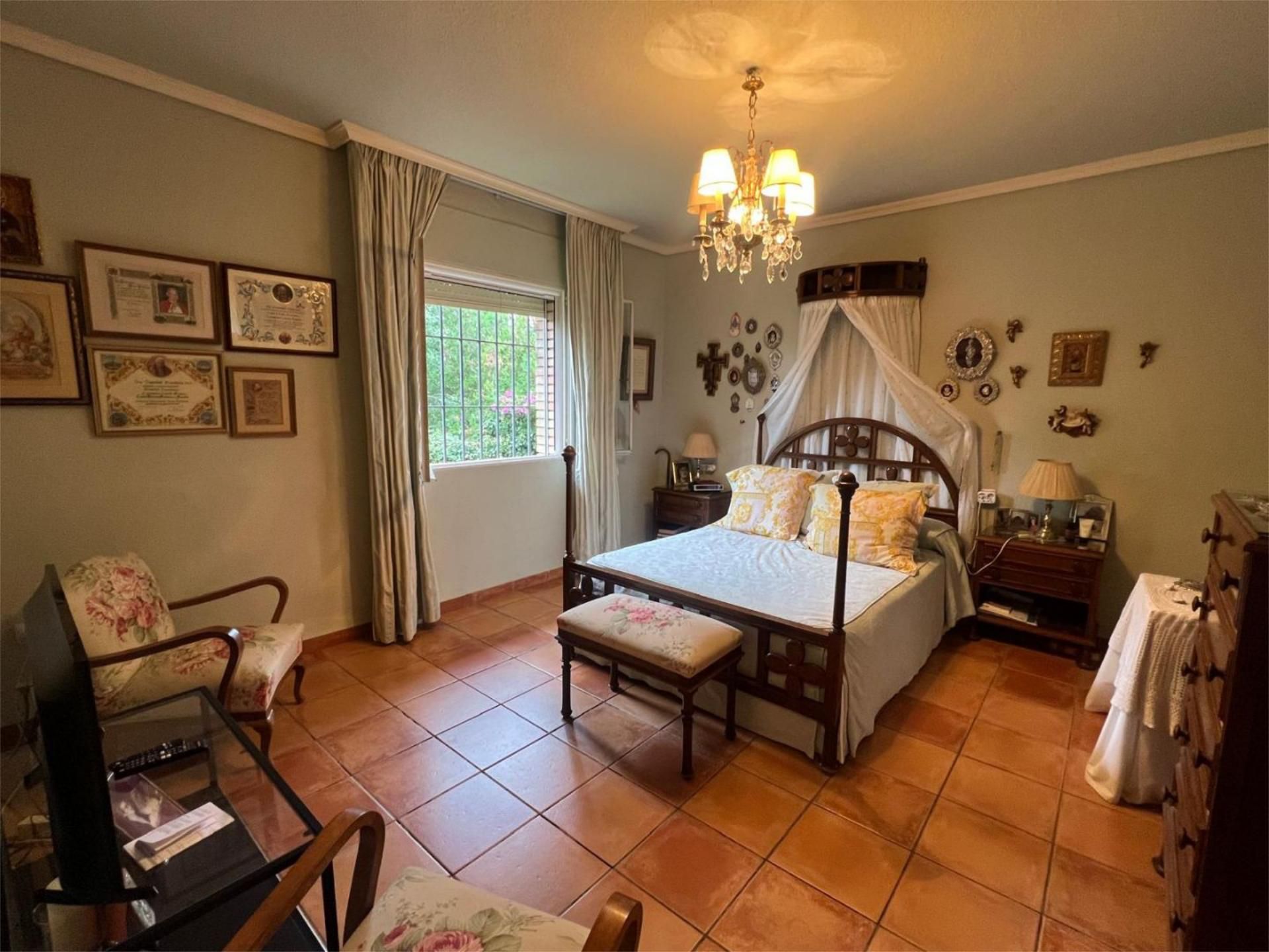 Casa o xalet en venda a Calle Sansueña, 37, El Brillante -El Naranjo - El Tablero Dormitori de Casa o xalet en venda en Córdoba Capital amb Aire condicionat, Terrassa i Piscina