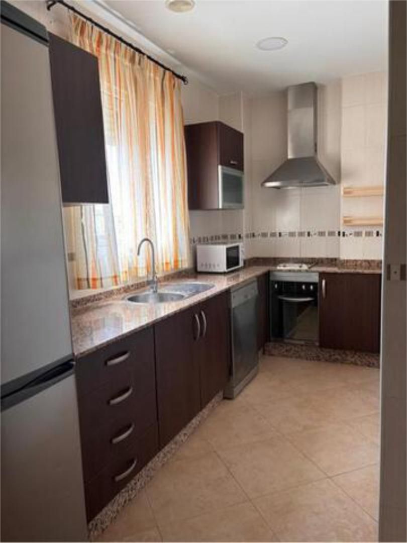 Cuina de Apartament de lloguer en La Carlota amb Calefacció, Traster i Moblat