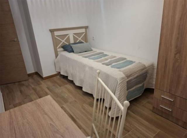 Piso en Alquiler en Calle Maestro Francisco Romero Naranjo, 1E en La Casería - San Carlos