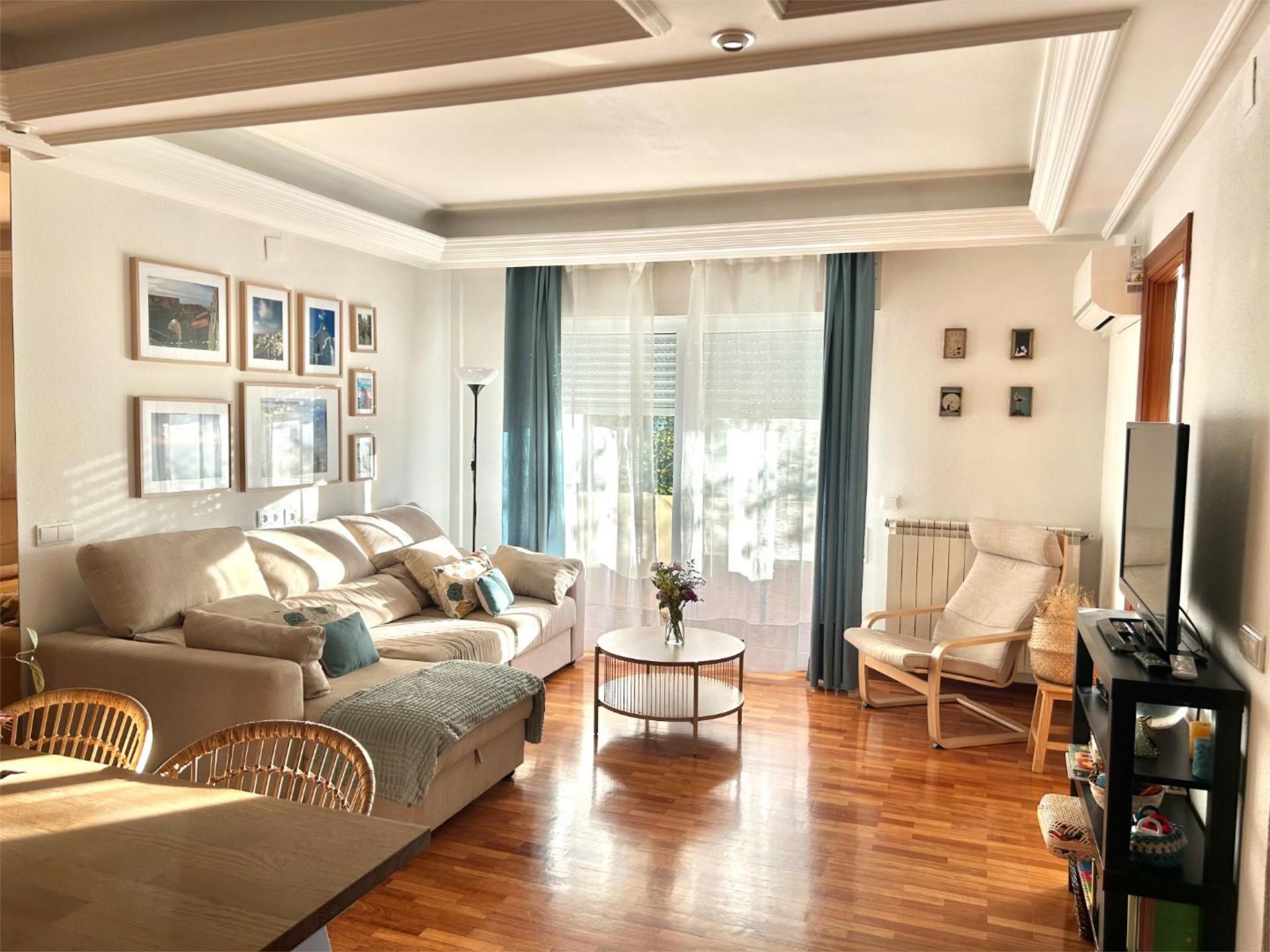 Sala de estar de Dúplex en venta en Ciudad Real Capital con Aire acondicionado, Calefacción y Parquet