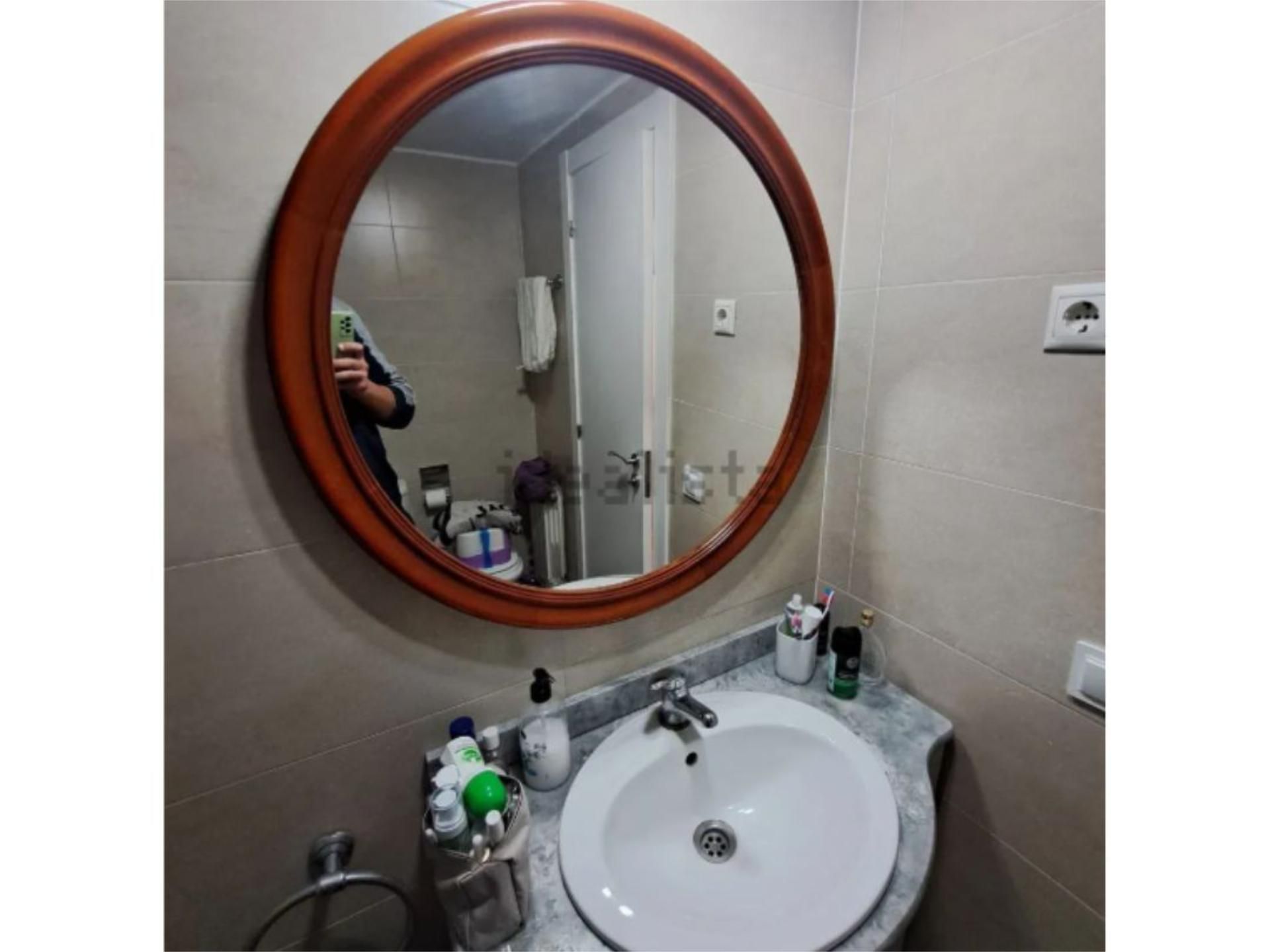 Pis de lloguer a Rambla de Blas Infante, 9, Can Vinader Bany de Pis de lloguer en Castelldefels amb Calefacció, Parquet i Moblat