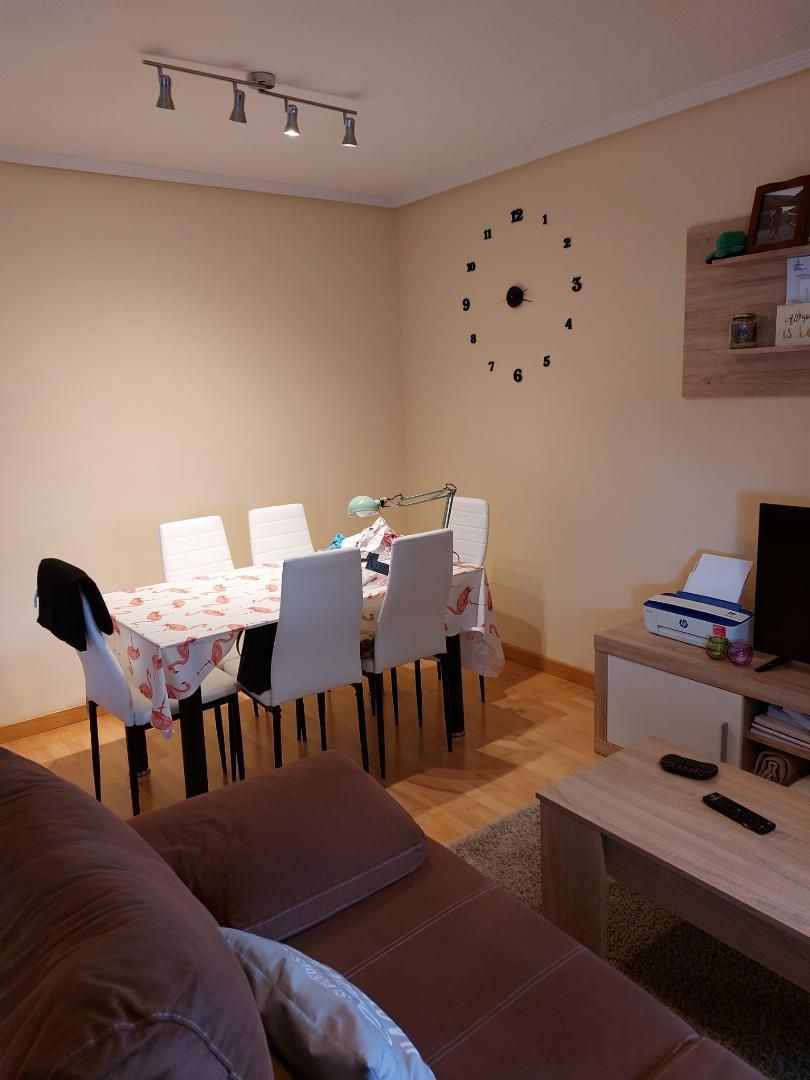 Apartamento de alquiler en Calle del Matrimonio Rey Redondo, 2, León Capital Comedor de Apartamento de alquiler en León Capital  con Terraza y Balcón