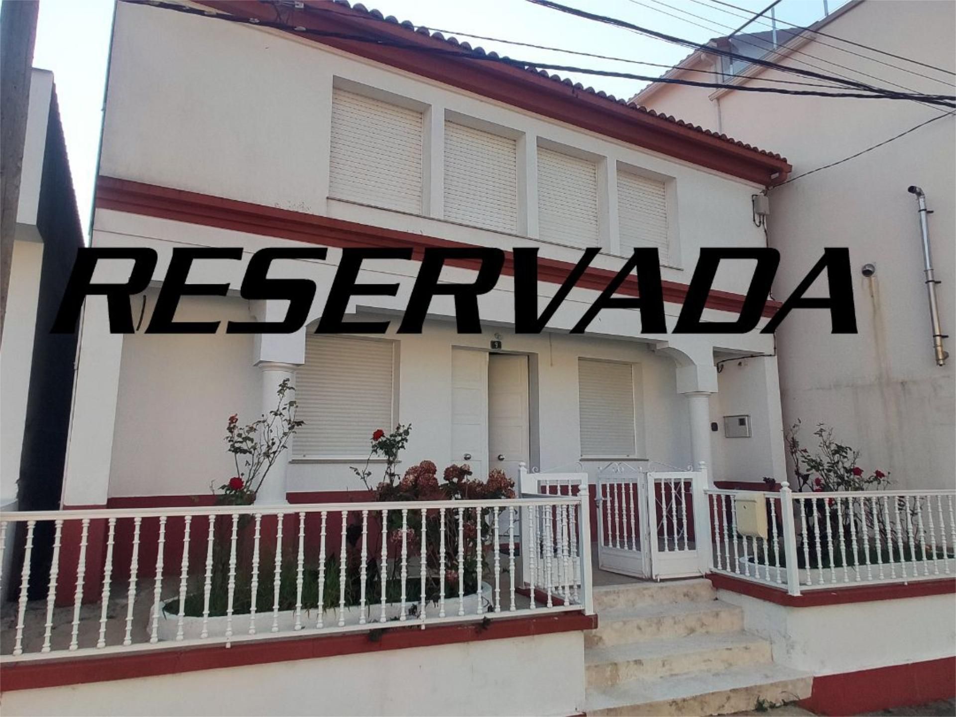 Vista exterior de Casa o xalet de lloguer en Muros amb Calefacció, Jardí privat i Moblat