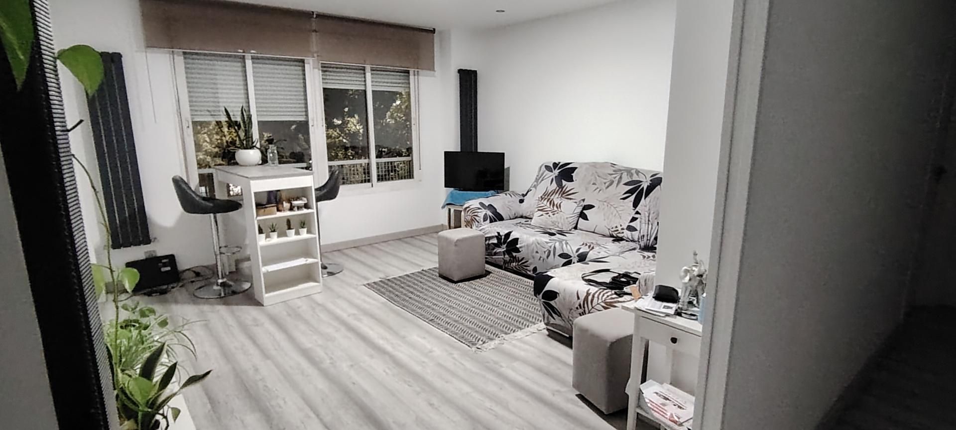 Living room of Flat for sale in  Madrid Capital  with Heating, Swimming Pool and Oven