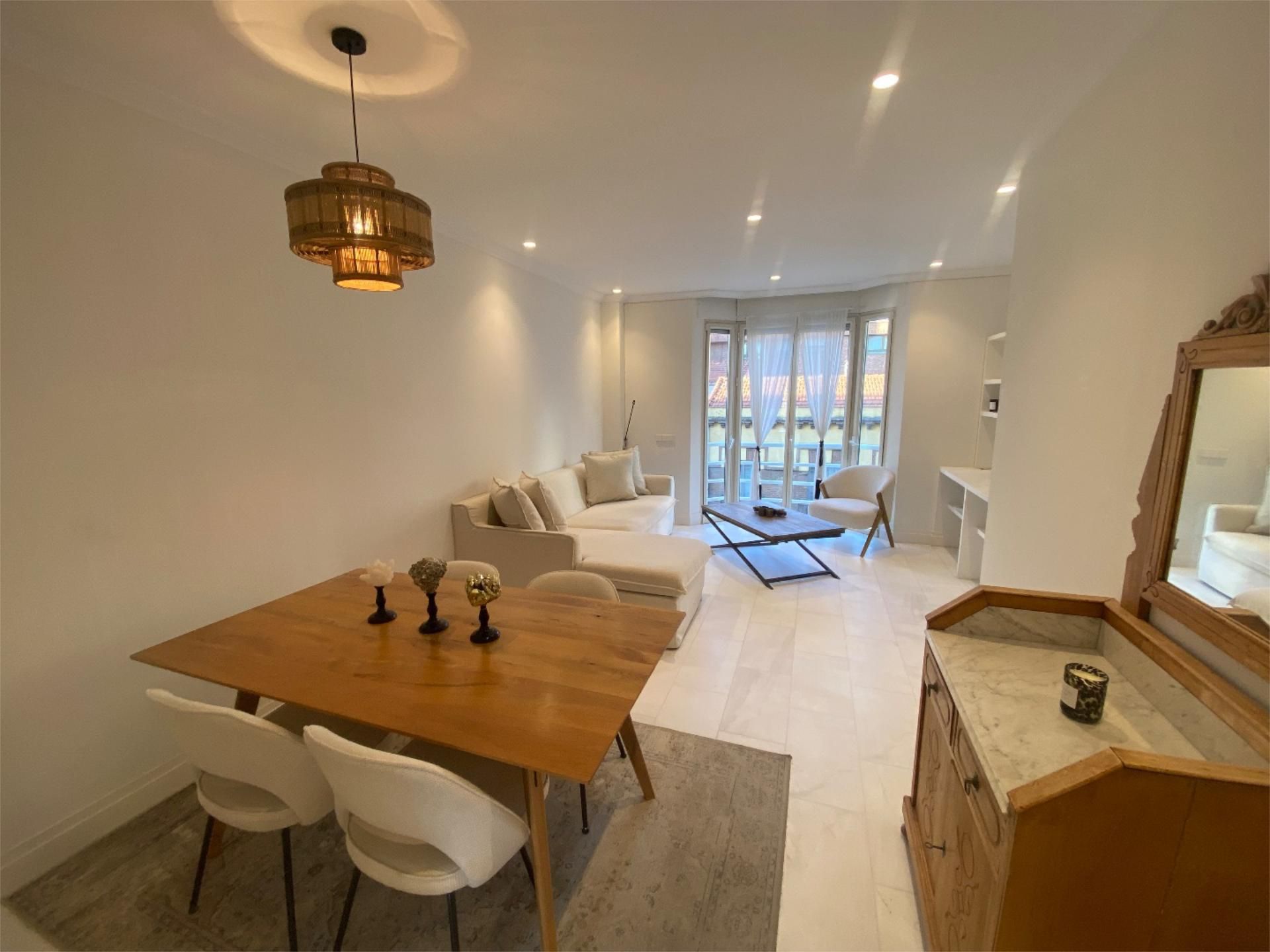 Flat to rent in Calle de Antonio Rodríguez Villa, 14, El Viso Living room of Flat to rent in  Madrid Capital  with Air Conditioner, Heating and Furnished