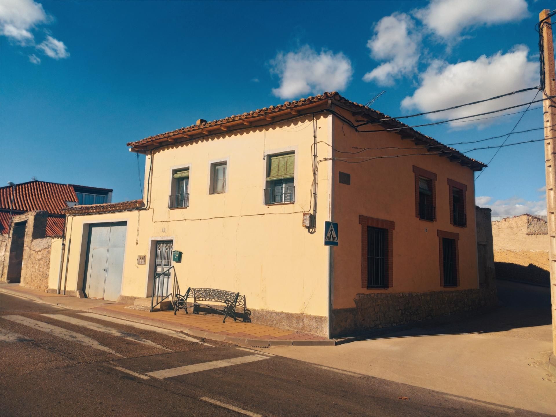 Vista exterior de Casa o xalet en venda en Torrecilla de la Torre amb Calefacció, Parquet i Moblat