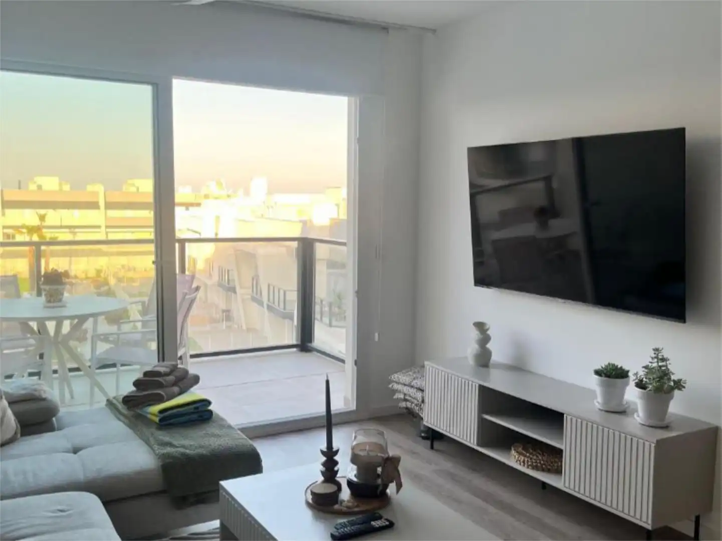 Apartamento en venta en Avinguda D'escandinàvia, 96, Panorama - Sierramar Sala de estar de Apartamento en venta en Santa Pola con Aire acondicionado, Terraza y Piscina