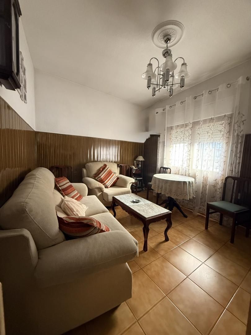 Casa adosada en venda a Calle Cervantes, 9, Arganda del Rey Sala d'estar de Casa adosada en venda en Arganda del Rey amb Terrassa i Balcó