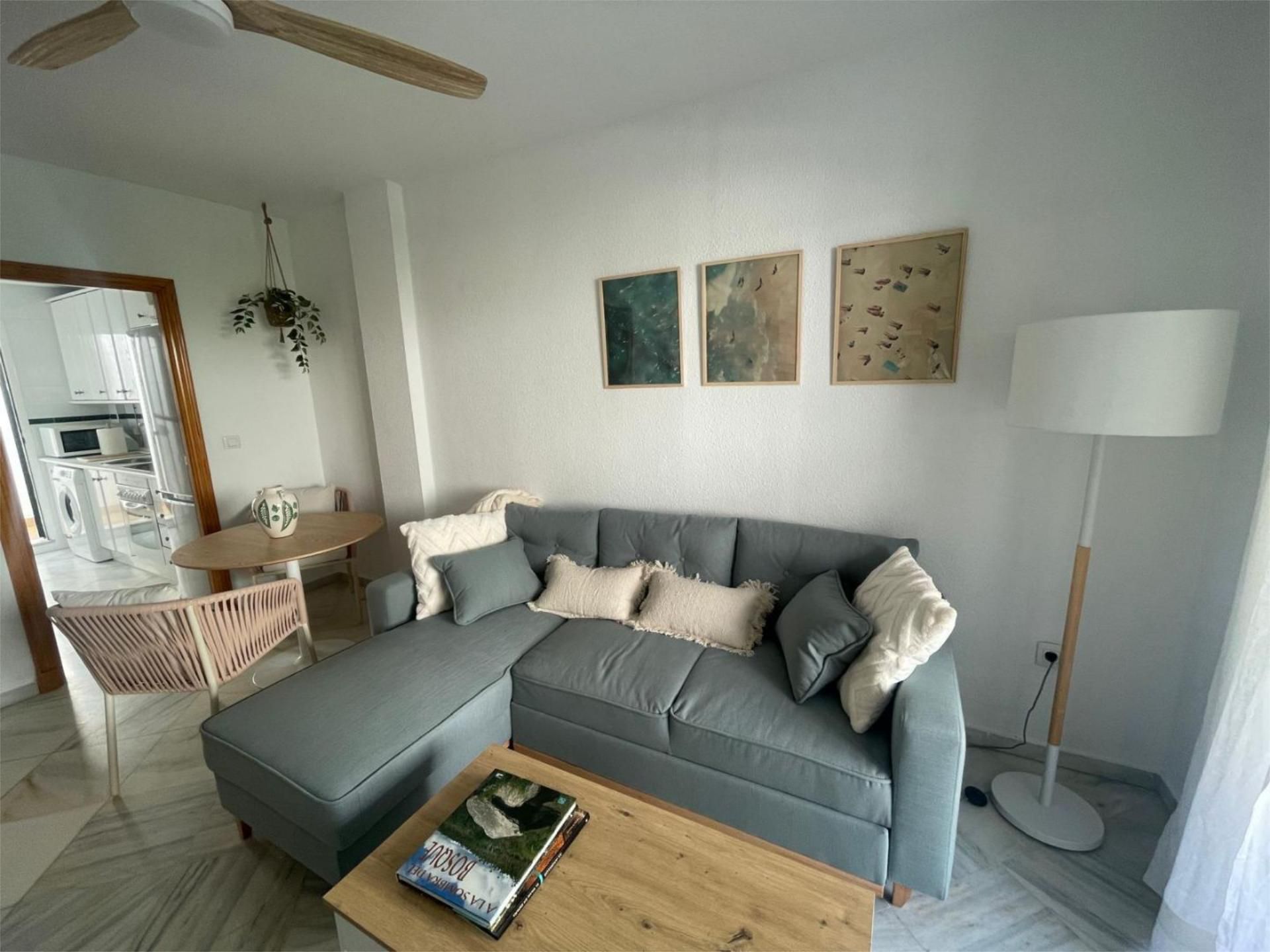 Sala de estar de Piso de alquiler en El Rompido con Terraza, Piscina y Amueblado