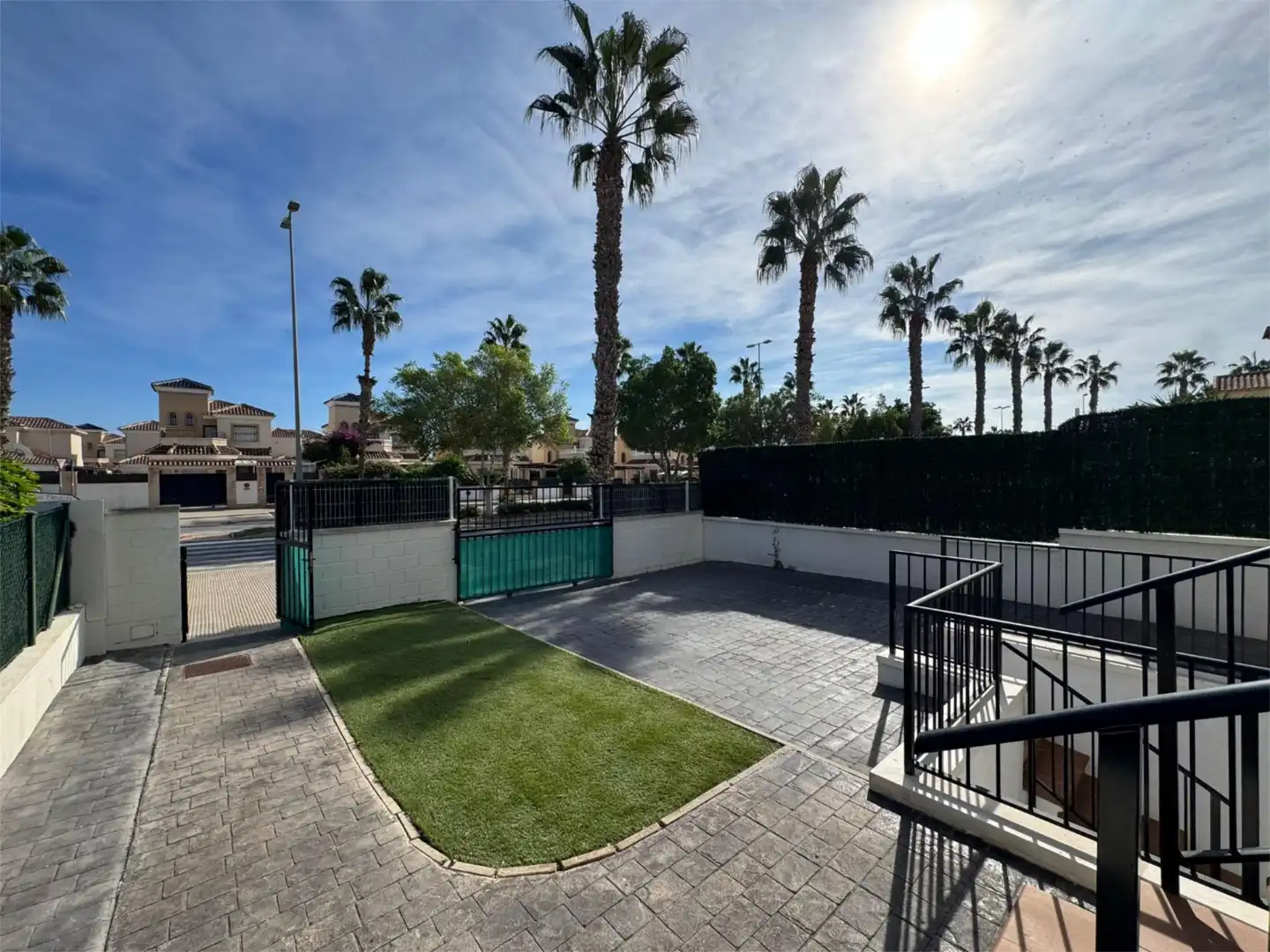 Casa o chalet de alquiler en Avenida el Ras Gran, 22, El Raso Vista exterior de Casa o chalet de alquiler en Guardamar del Segura con Aire acondicionado, Jardín privado y Terraza