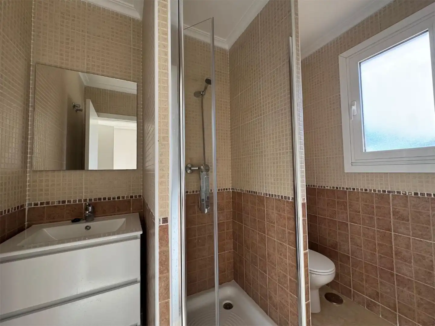 Casa o chalet de alquiler en Avenida el Ras Gran, 22, El Raso Baño de Casa o chalet de alquiler en Guardamar del Segura con Aire acondicionado, Jardín privado y Terraza