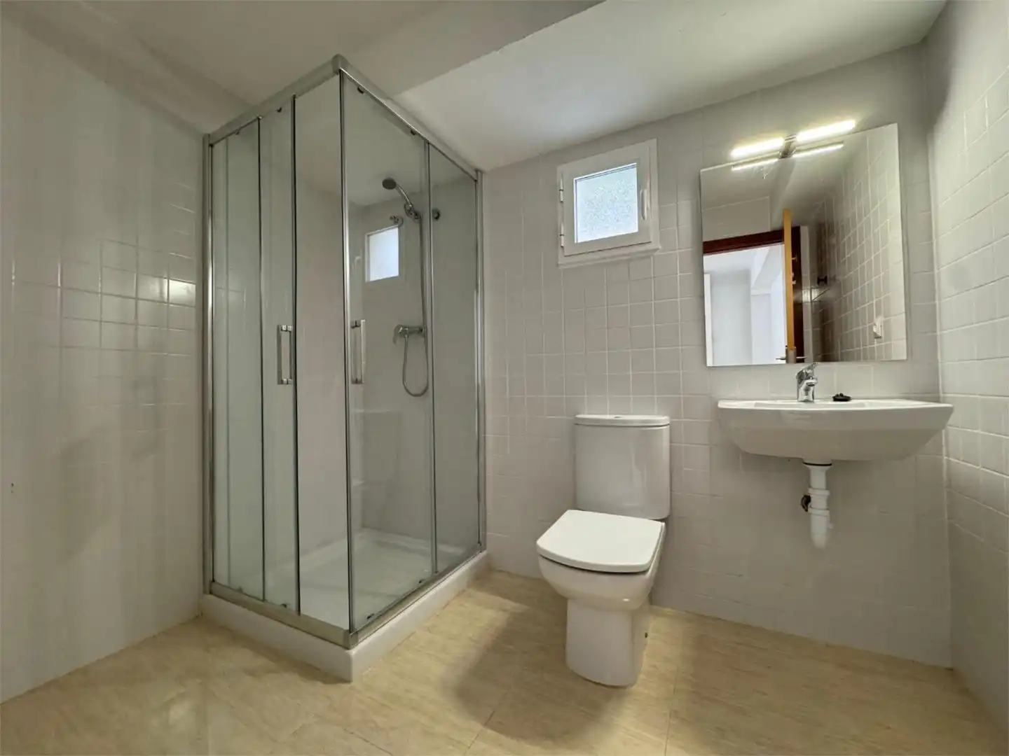 Casa o chalet de alquiler en Avenida el Ras Gran, 22, El Raso Baño de Casa o chalet de alquiler en Guardamar del Segura con Aire acondicionado, Jardín privado y Terraza