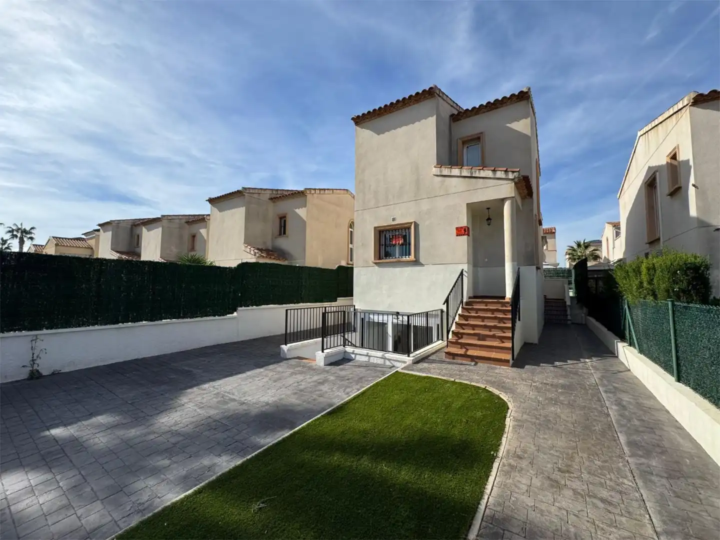Casa o chalet de alquiler en Avenida el Ras Gran, 22, El Raso Vista exterior de Casa o chalet de alquiler en Guardamar del Segura con Aire acondicionado, Jardín privado y Terraza