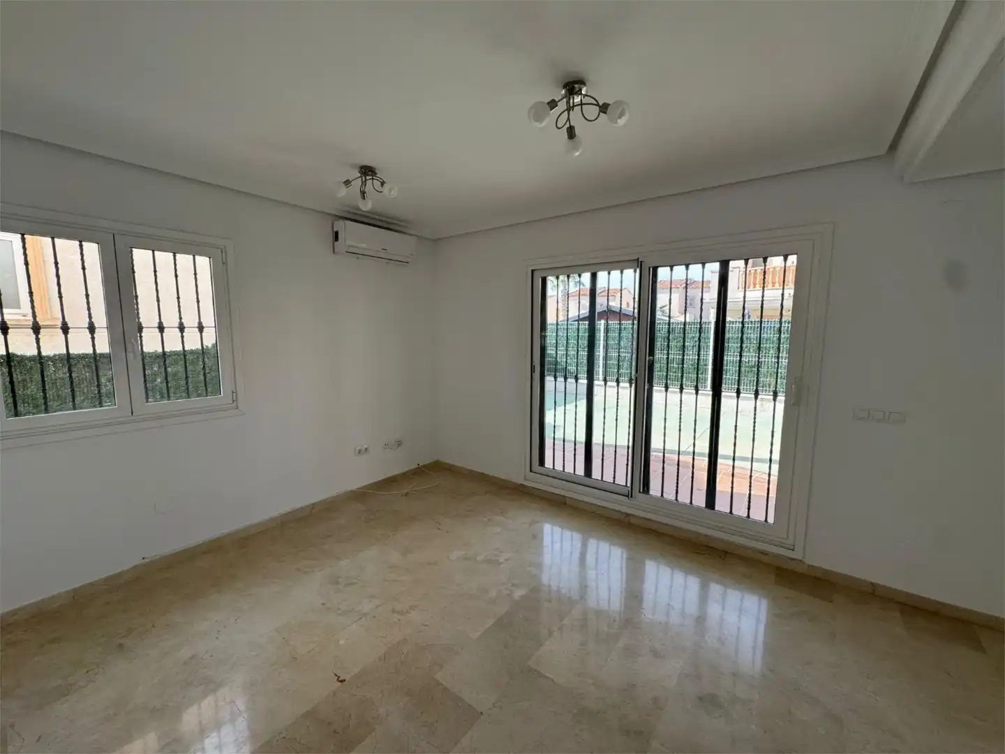 Casa o chalet de alquiler en Avenida el Ras Gran, 22, El Raso Sala de estar de Casa o chalet de alquiler en Guardamar del Segura con Aire acondicionado, Jardín privado y Terraza
