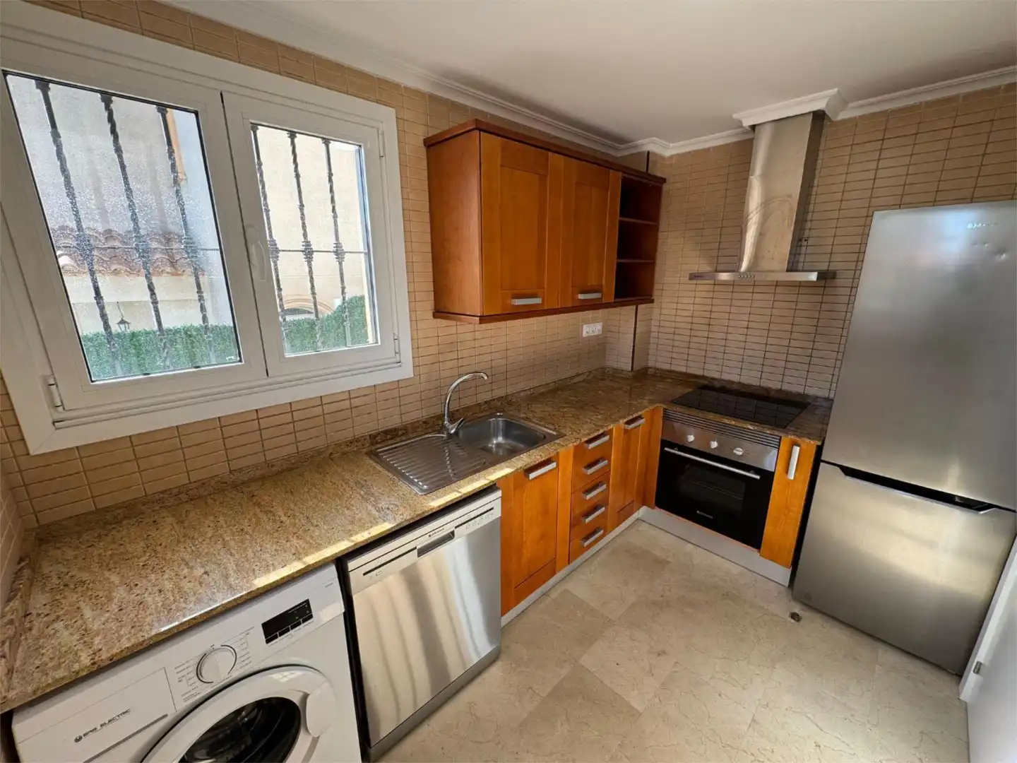 Casa o chalet de alquiler en Avenida el Ras Gran, 22, El Raso Cocina de Casa o chalet de alquiler en Guardamar del Segura con Aire acondicionado, Jardín privado y Terraza