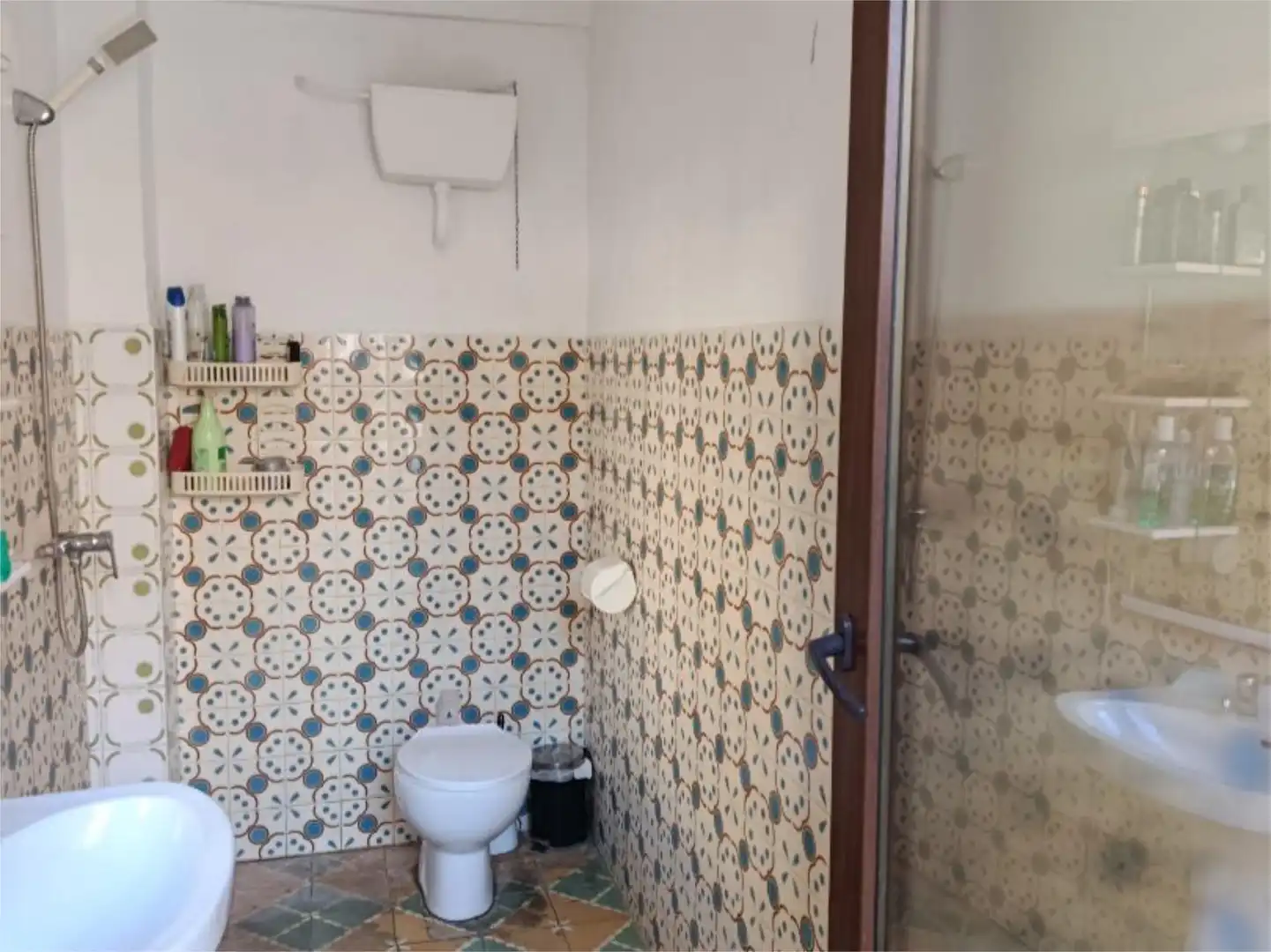 Casa adosada en venta en Calle Víctor Pradera, 18, Torreperogil Baño de Casa adosada en venta en Torreperogil con Aire acondicionado, Calefacción y Terraza